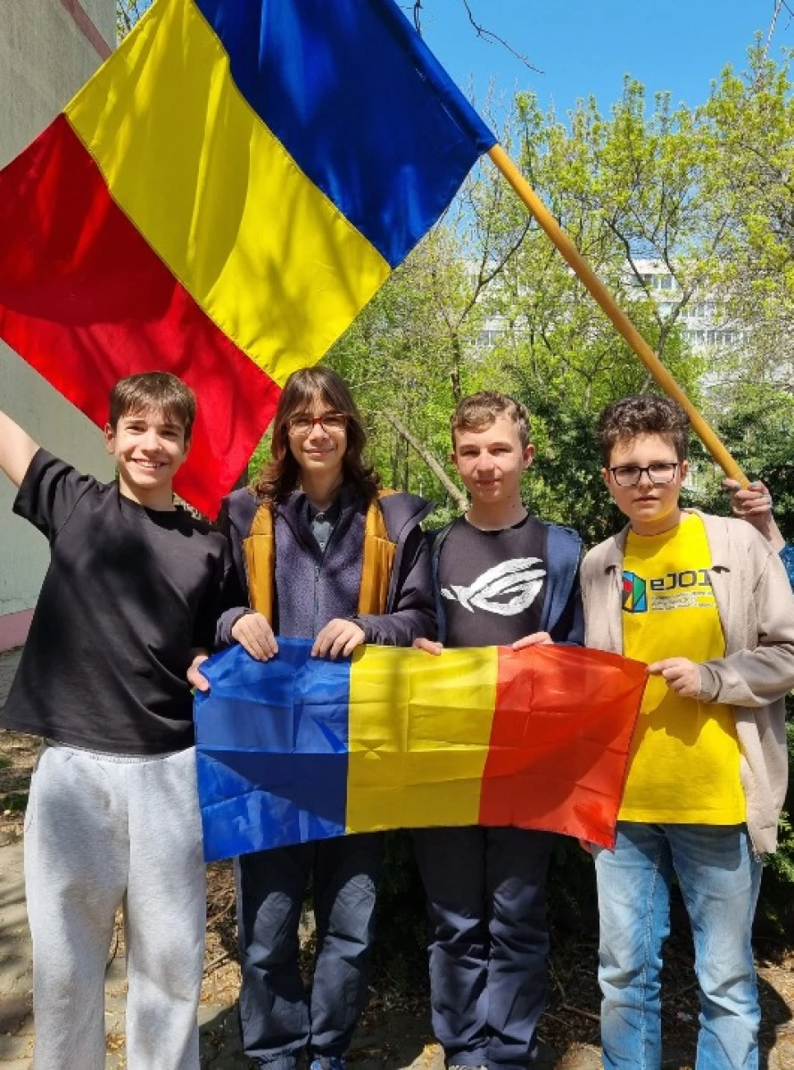 Elevii români au câștigat 6 medalii de aur și 2 de argint la o competiție internațională de informatică