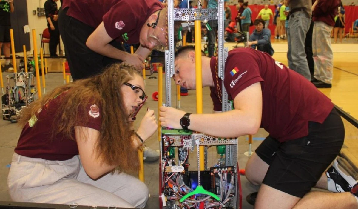 Elevii români, locul doi în lume la o competiție de robotică din SUA