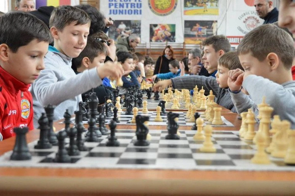 Elevii scutiţi la orele de educaţie fizică şi sport vor face şah