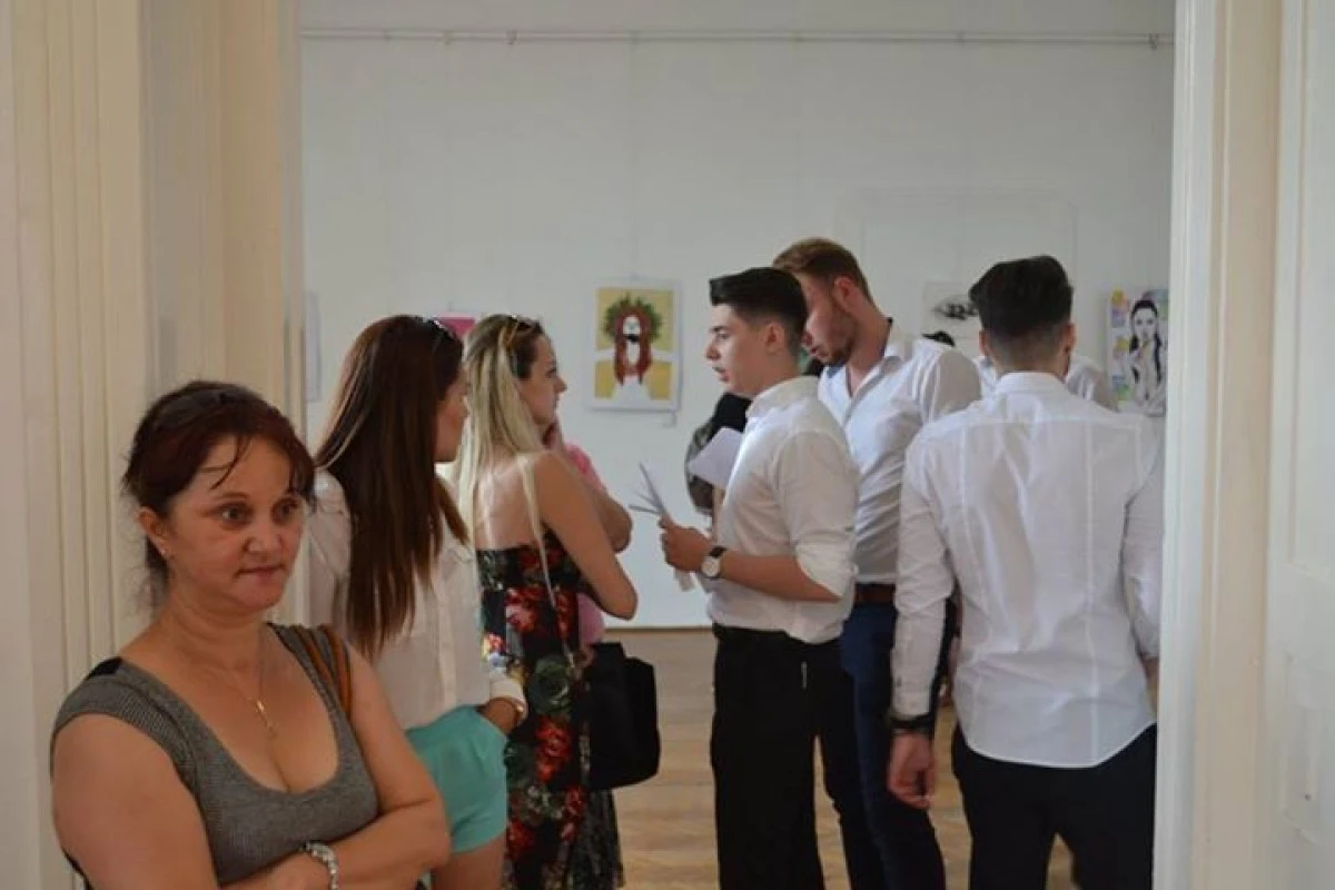 ELEVII SOCIAL-DEMOCRATI AJUTA SECTIA DE PEDIATRIE PRINTR-O EXPOZITIE DE ARTA CU SCOP CARITABIL