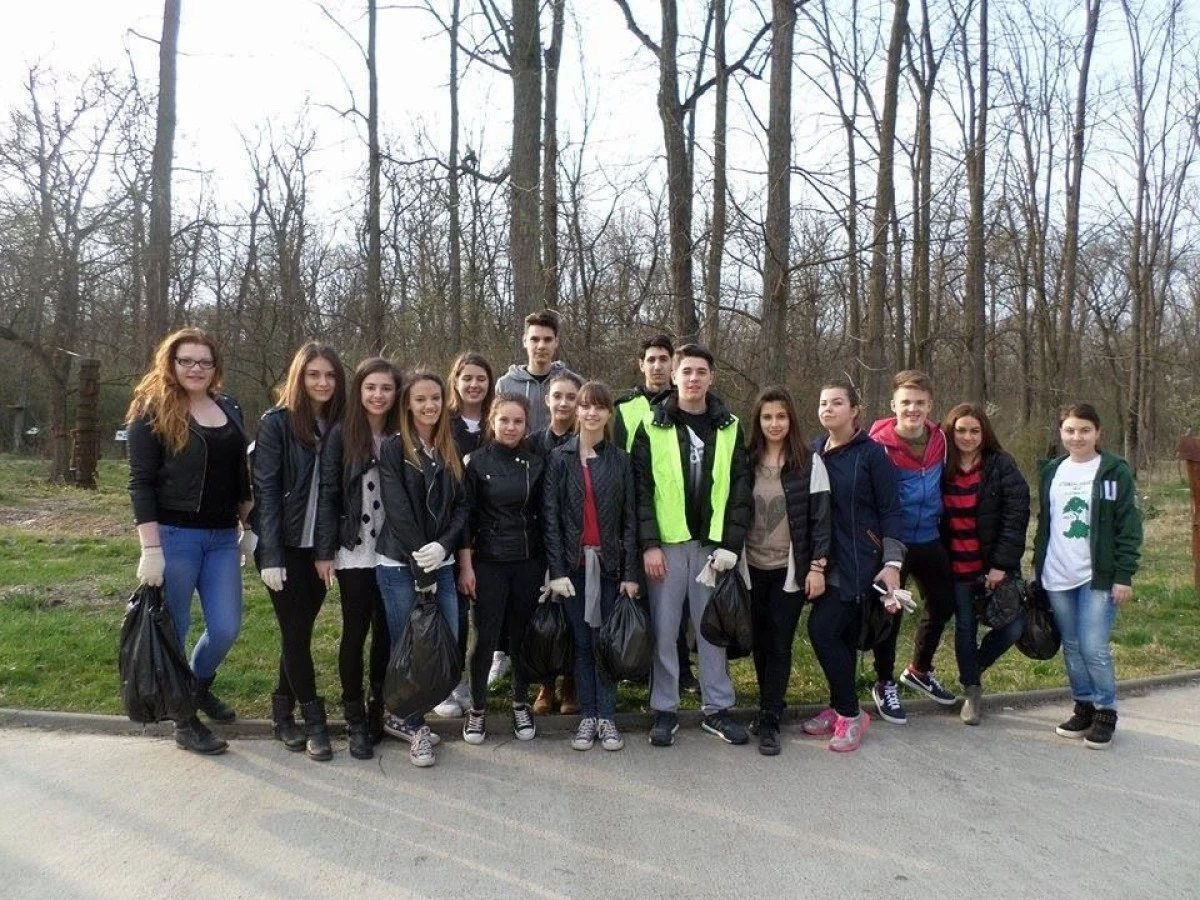 ELEVII SOCIAL-DEMOCRATI AU ECOLOGIZAT LUNCA MURESULUI