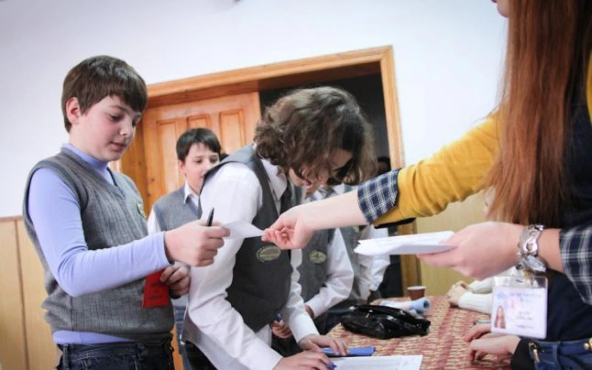 ELEVII VOR AVEA DREPT DE VOT IN SEDINTELE CONSILIULUI DE ADMINISTRATIE DIN LICEE