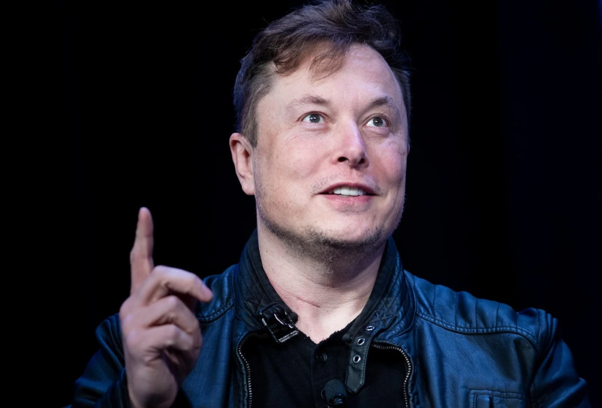Elon Musk a devenit mai bogat decât Warren Buffet