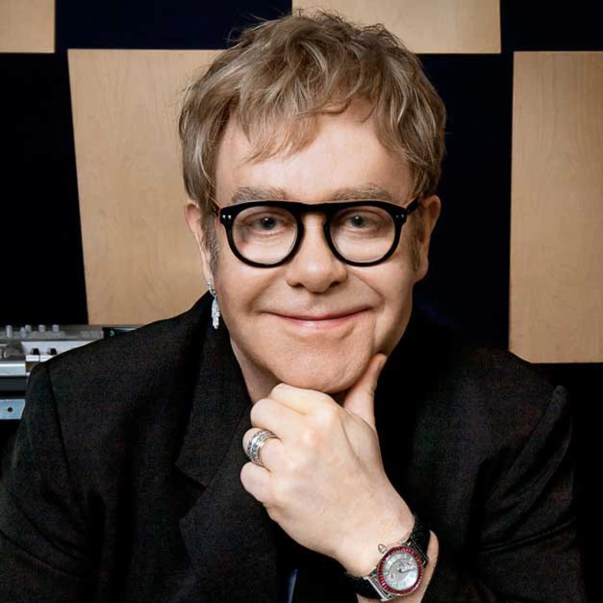 Elton John, internat de urgență la terapie intensivă