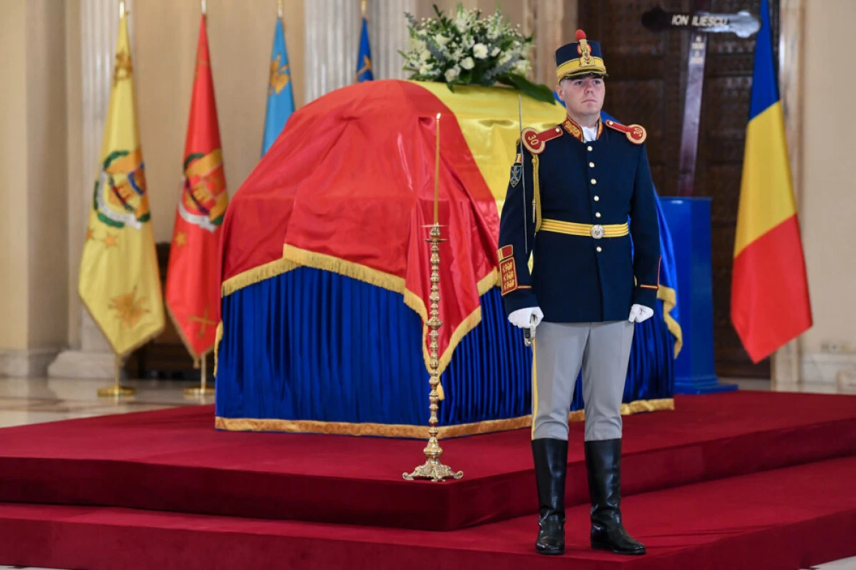 Emil Constantinescu și Traian Băsescu i-au adus un ultim omagiu fostului președinte Ion Iliescu