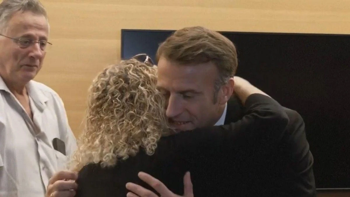 Emmanuel Macron s-a întâlnit pe aeroportul din Tel Aviv cu familiile victimelor Hamas