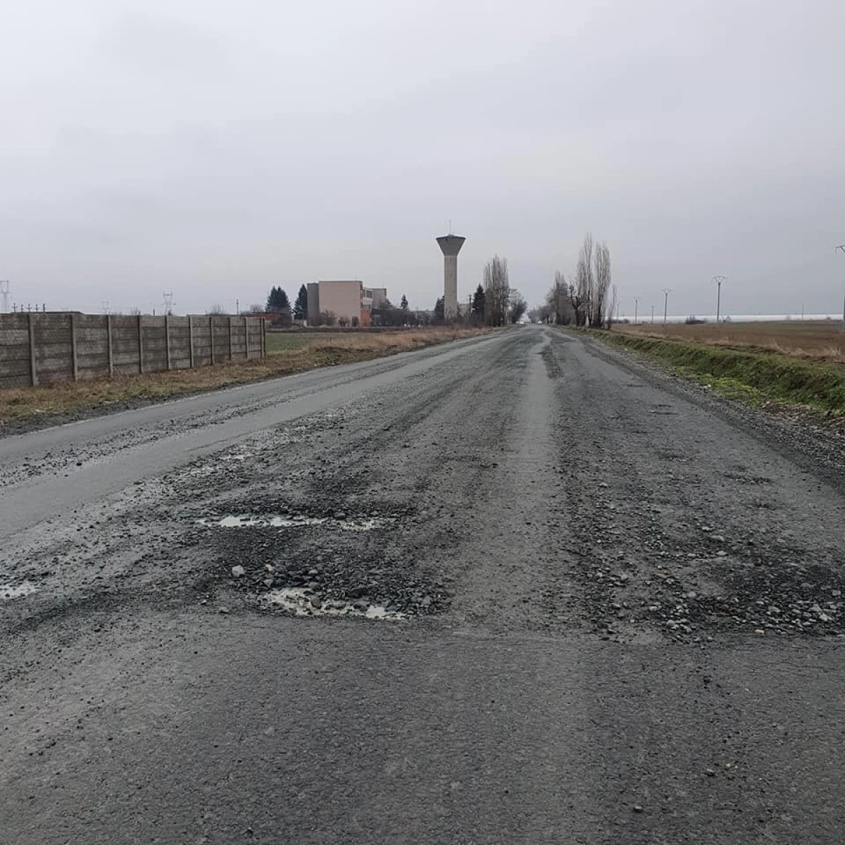 Epopeea cinică Arad-Șiria continuă: asfaltul se dezintegrează