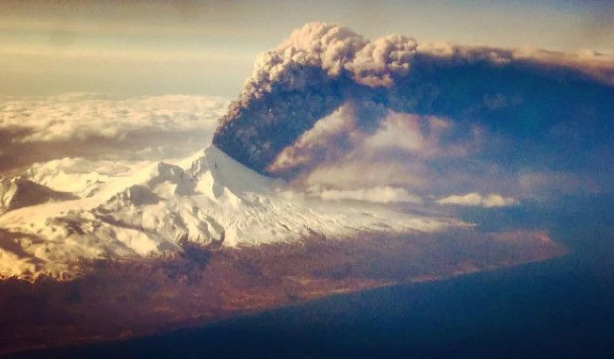 ERUPTIE SPECTACULOASA VULCANULUI PAVLOF DIN ALASKA