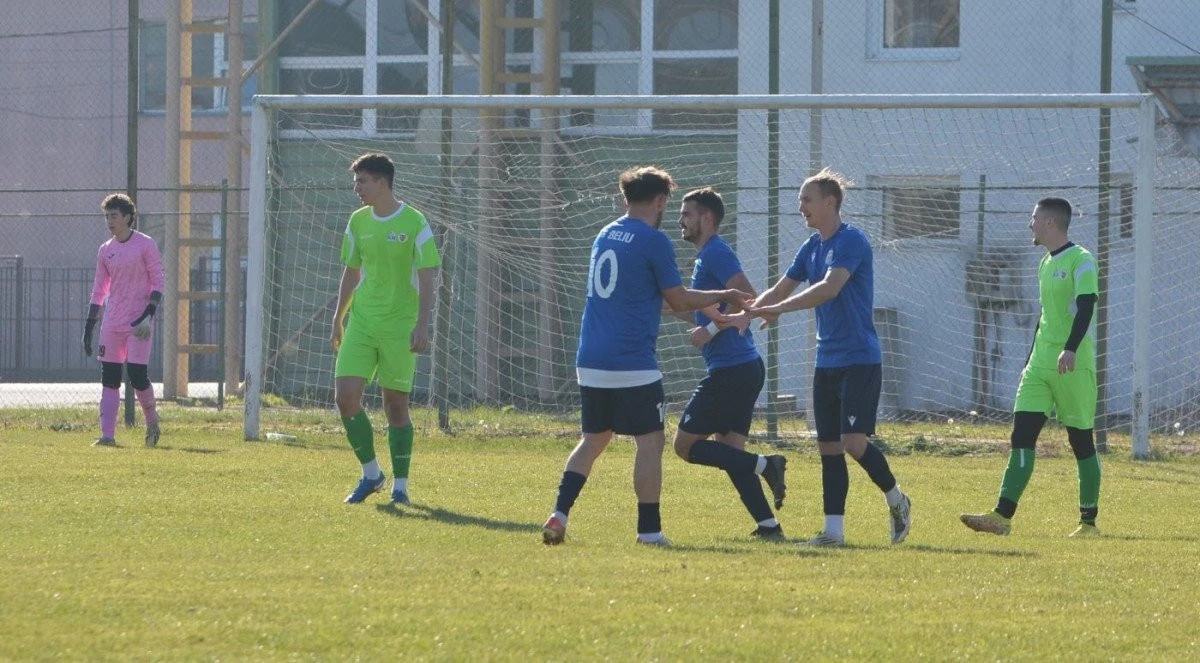 Etapa a 21-a din Liga a IV-a debutează vineri, cu meciul de la Beliu