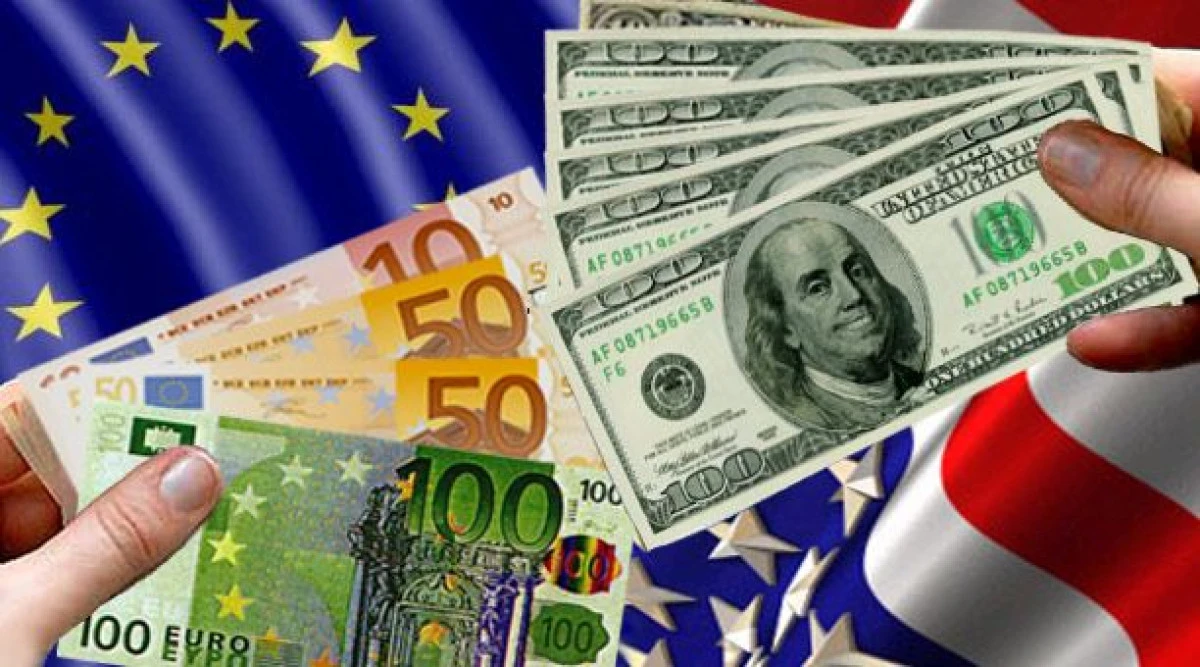 EURO S-A DEPRECIAT FATA DE DOLAR, AJUNGAND LA CEL MAI REDUS NIVEL DIN MAI 2006