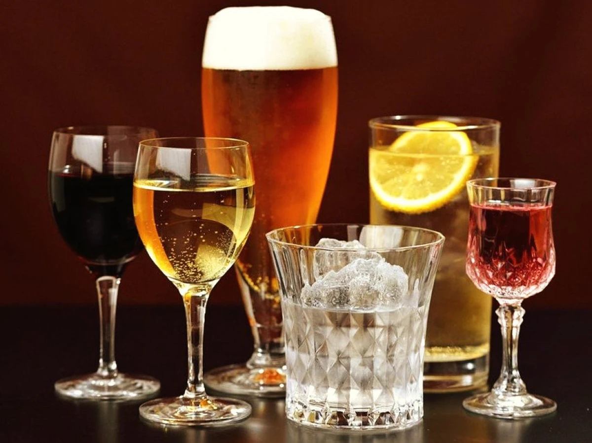 Eurostat: Unul din 12 adulţi din UE consumă zilnic alcool