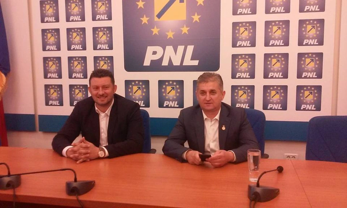 Eusebiu Pistru şi-a anunţat candidatura la şefia PNL Arad. Falcă, pregătit să fure alegerile