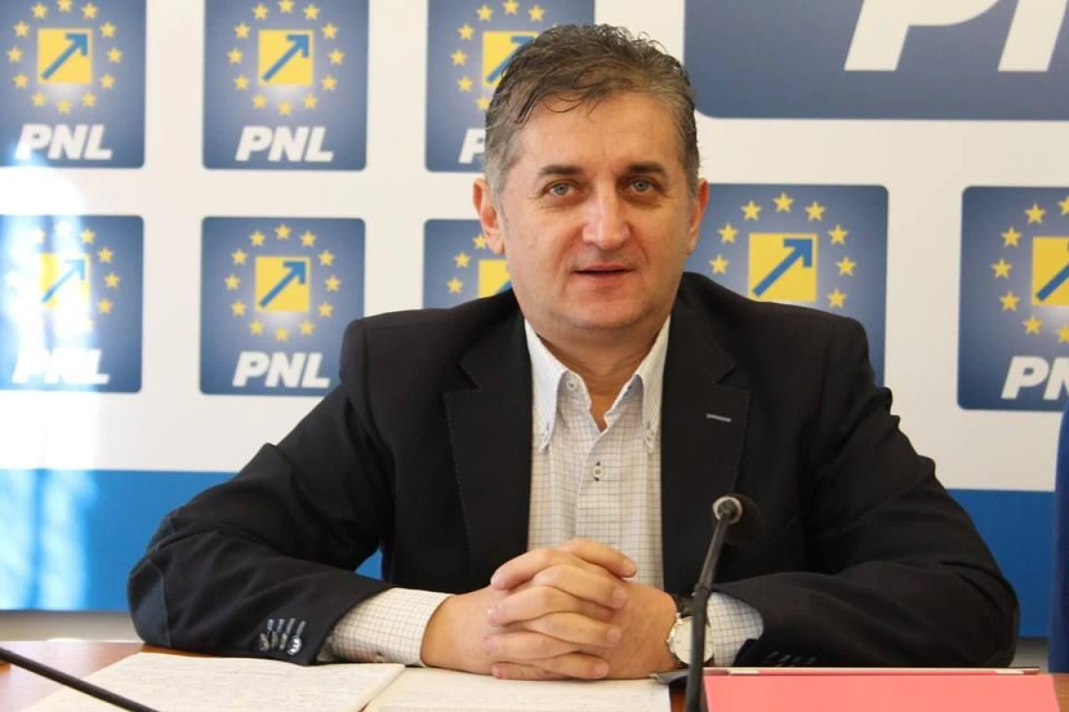 EUSEBIU PISTRU: "SOLICIT GUVERNULUI SA CAUTE SOLUTII LA CRIZA ASIGURARILOR RCA"