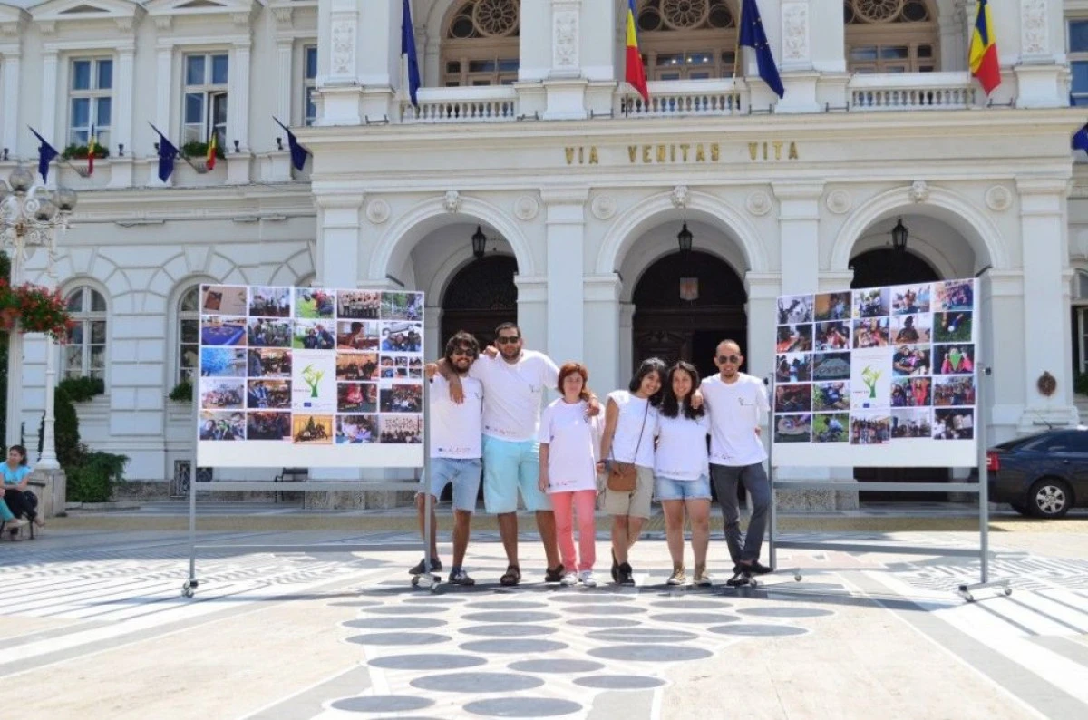 EXPIOZITIE FOTO PE PLATOUL PALATULUI ADMINISTRATIV