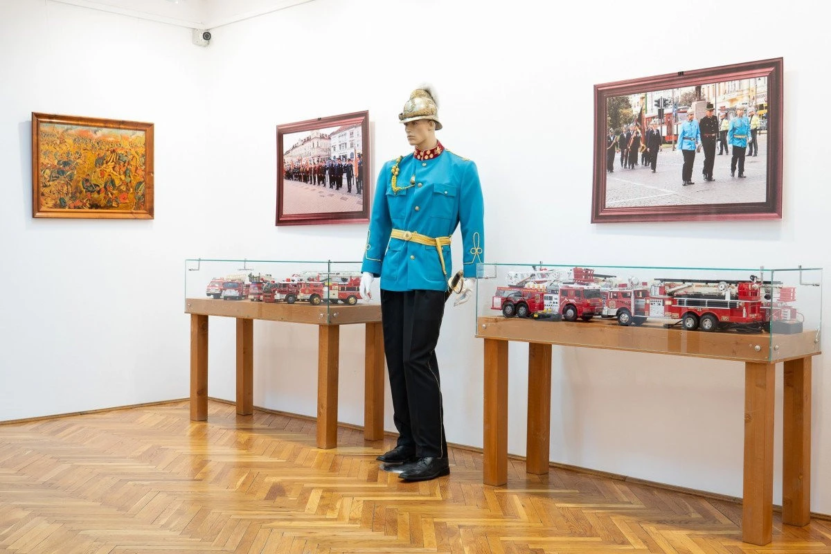 Expoziția „Eroi la datorie: pompierii și comunitatea arădeană", la Complexul Muzeal Arad