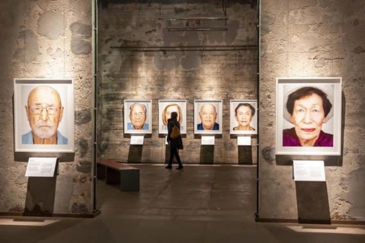 Expoziţie de fotografie cu portrete ale victimelor Holocaustului, prezentată la Essen