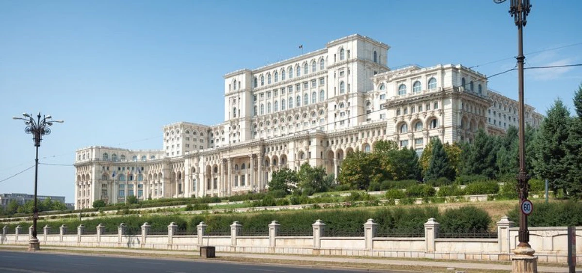 Factura la electricitate a Casei Poporului, cât pentru 4.200 de locuințe obișnuite