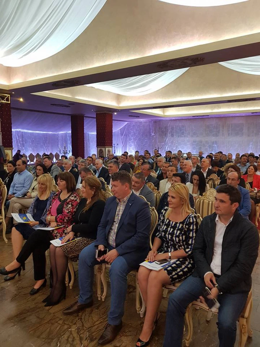 Falcă a chemat sute de oameni la Marem pentru a vedea cum l-a umilit Ludovic Orban