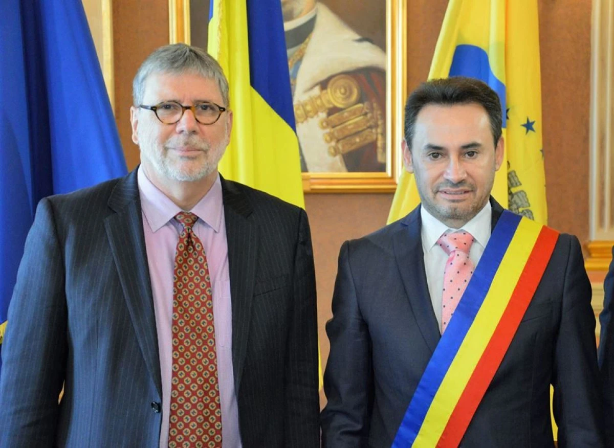 Falcă îl foloseşte pe ambasadorul Elveţiei în campania mizerabilă a PNL Arad