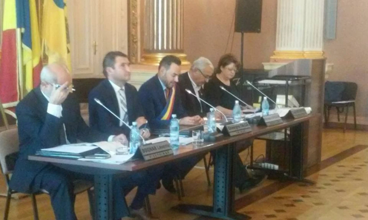 Falcă îngenuncheat. Monumentul Marii Uniri nu se va amplasa în Piaţa Catedralei