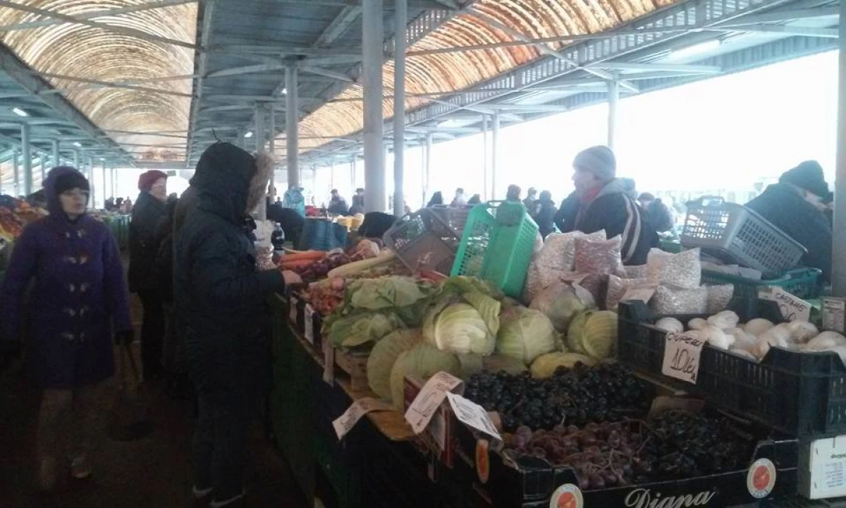 Falcă nu renunţă la demolare. Mâine este zi decisivă pentru piaţa Catedralei