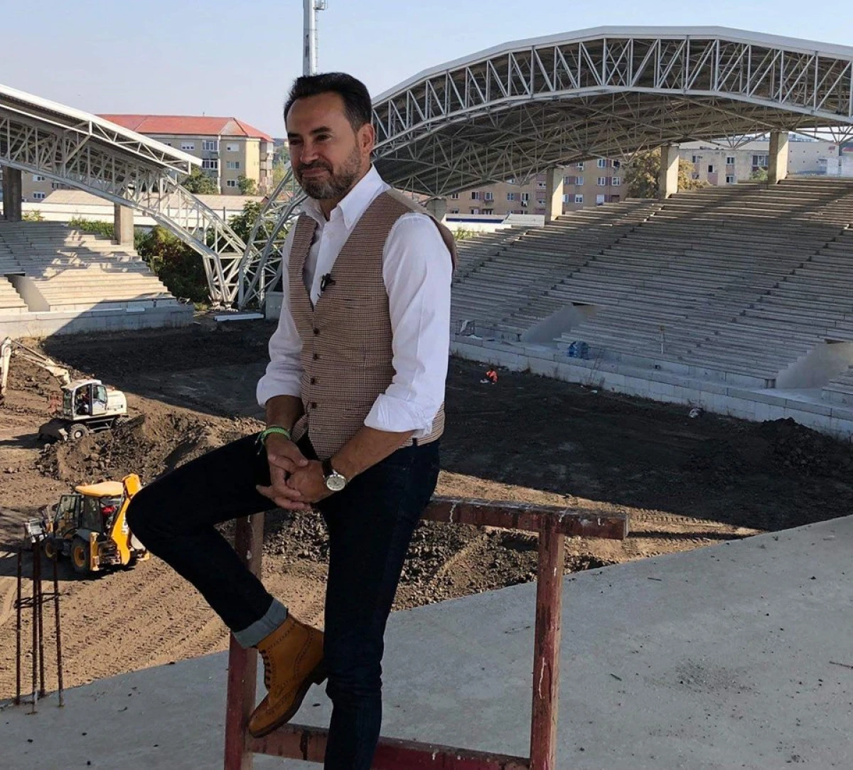 Falcă s-a cocoțat pe stadionul UTA, să-l vadă arădenii cât e de incompetent