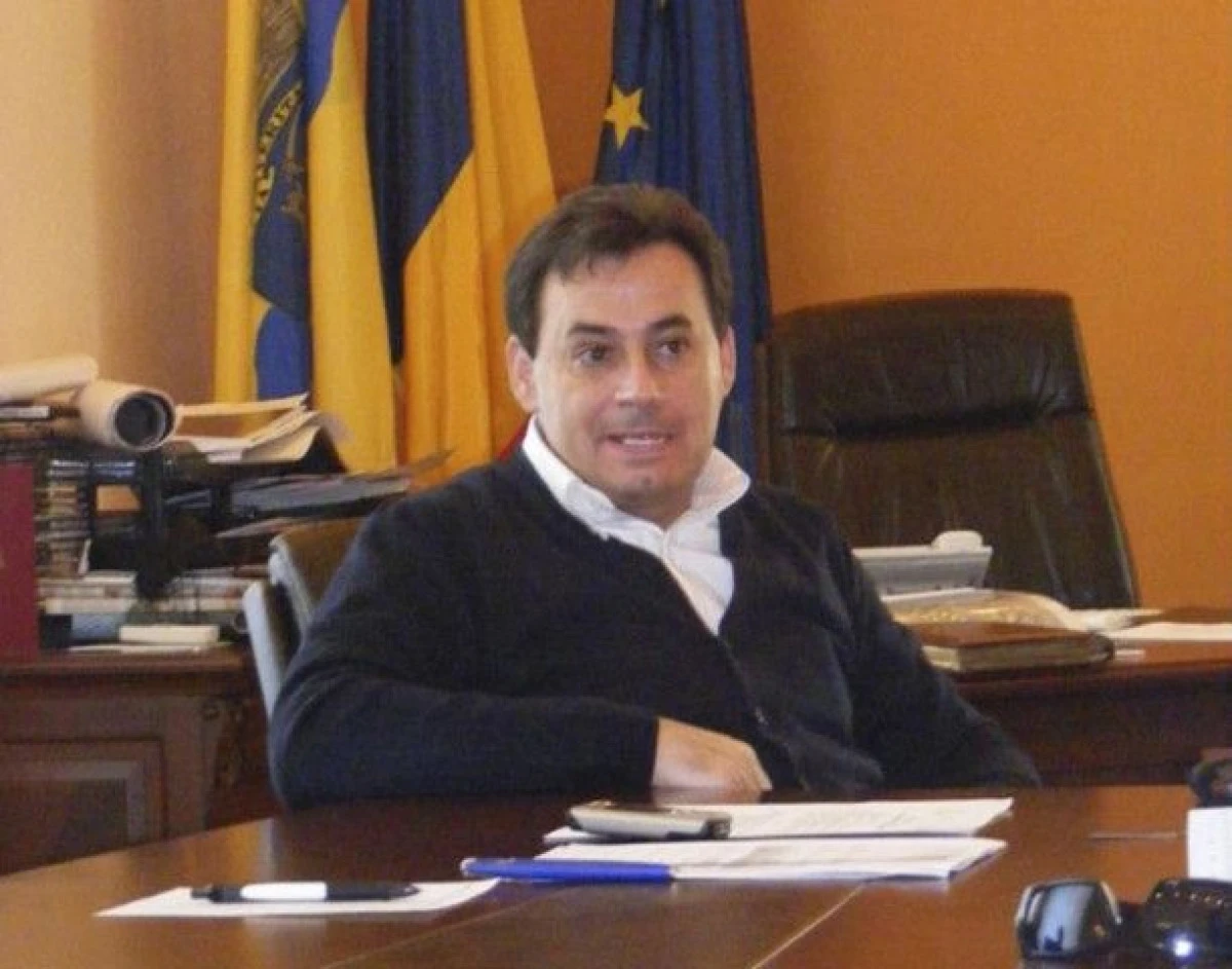 Falcă se face tot mai mic, mic, mic... și nu de la ger