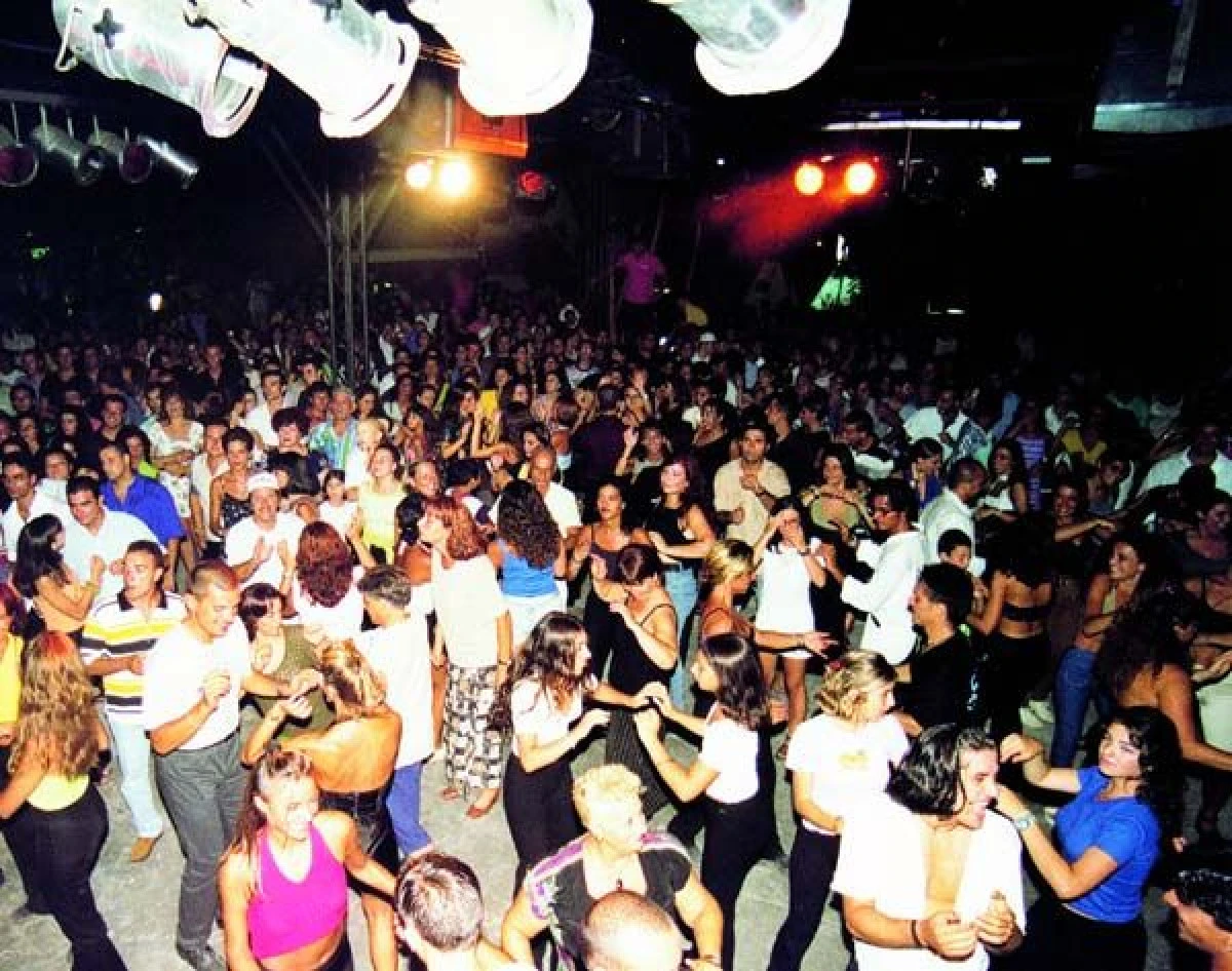 FALCA VREA SA INCHIDA TOATE DISCOTECILE DIN ARAD! PARDON, S-A INTELES GRESIT