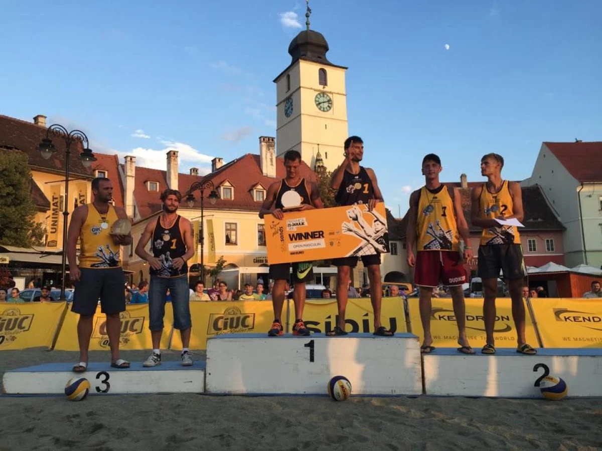 FAN ARAD A URCAT PE PODIUM LA TURNEUL DE VOLEI PE PLAJA SIBIU SANDS
