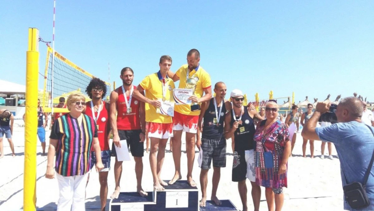 Fan Arad este vicecampioană naţională la volei pe plajă