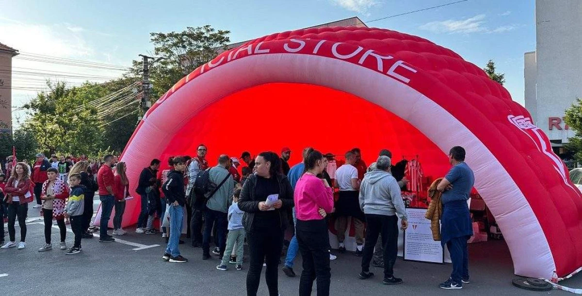 Fan shop-ul mobil al SCU a început să producă bani: echipamente pentru juniorii UTA-ei!