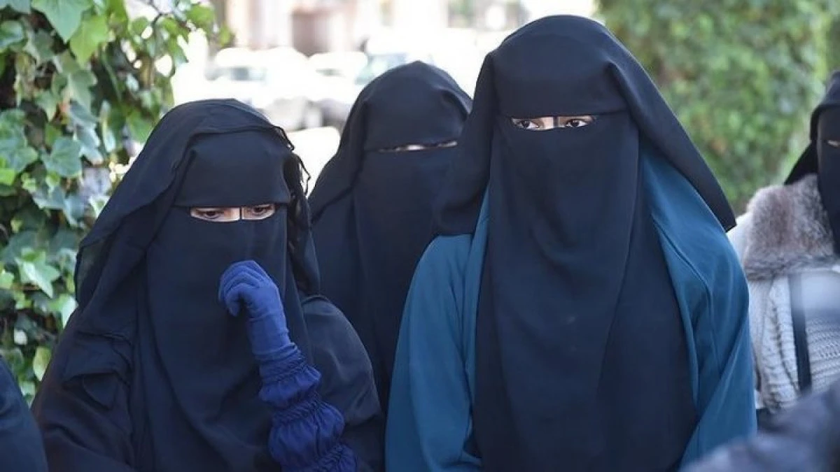 Fără burka în public: Autorităţile elveţiene vor da amenzi de aproape 1.000 de euro
