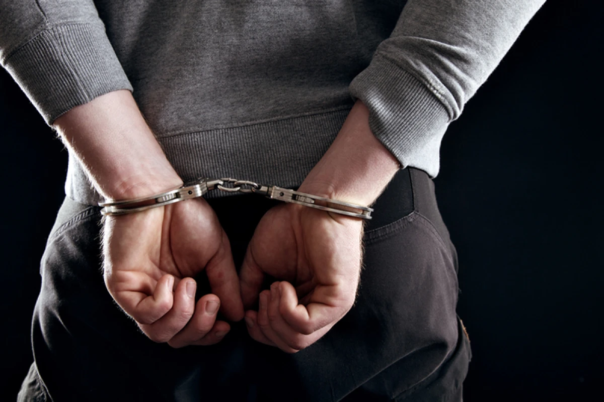 Fată de 15 ani, violată de concubinul surorii sale. Bărbatul a fost arestat pentru 30 de zile