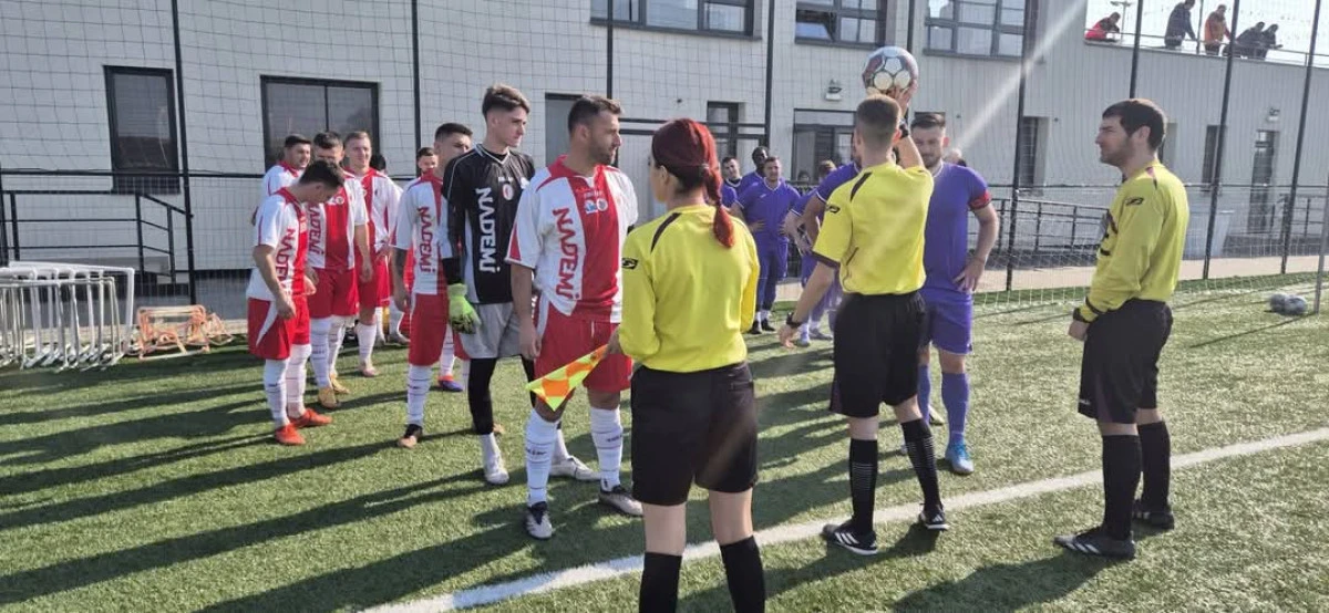 Favoritele Ligii a IV-a la fotbal încep în forță returul