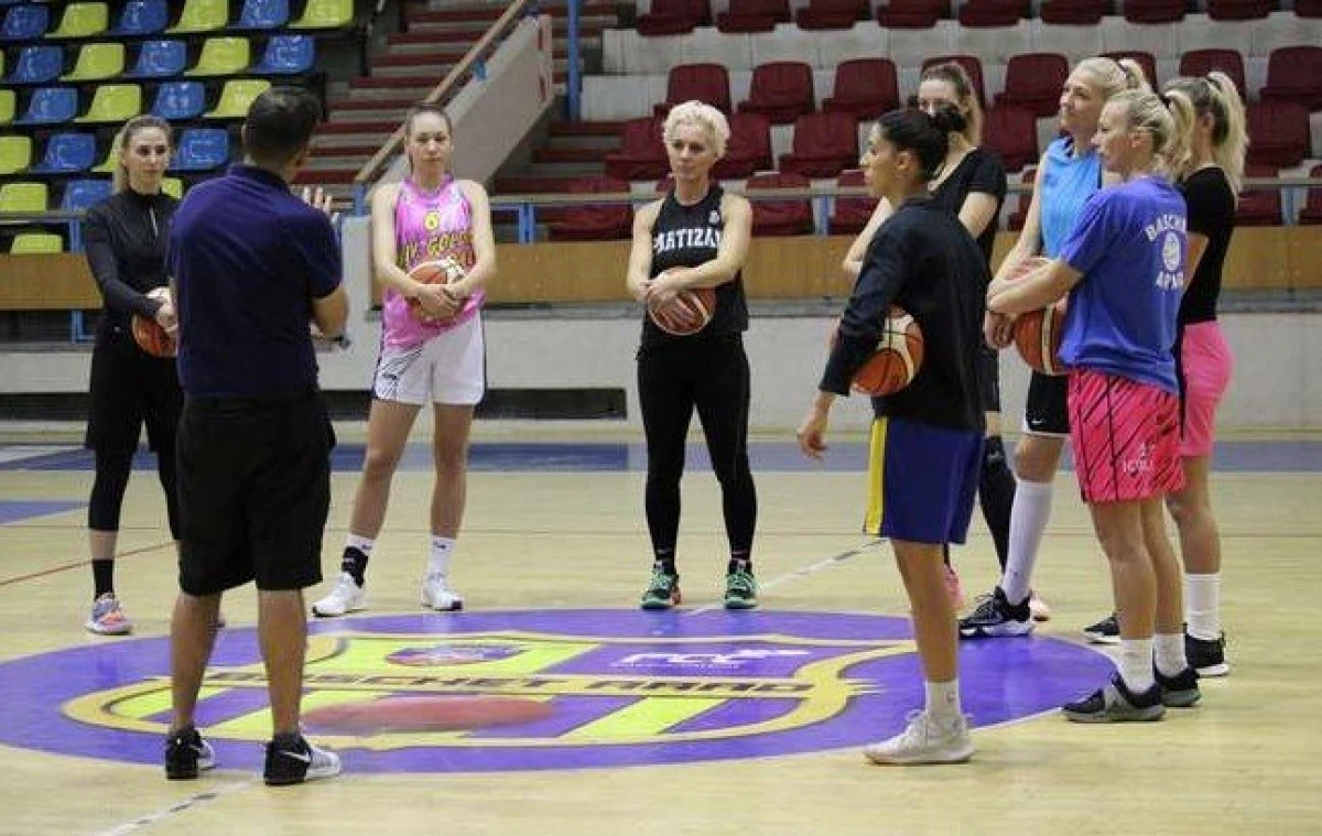 FCC UAV Arad - Olimpia Braşov se vede la TV. Târgu Mureş e capitală a baschetului feminin, în weekend