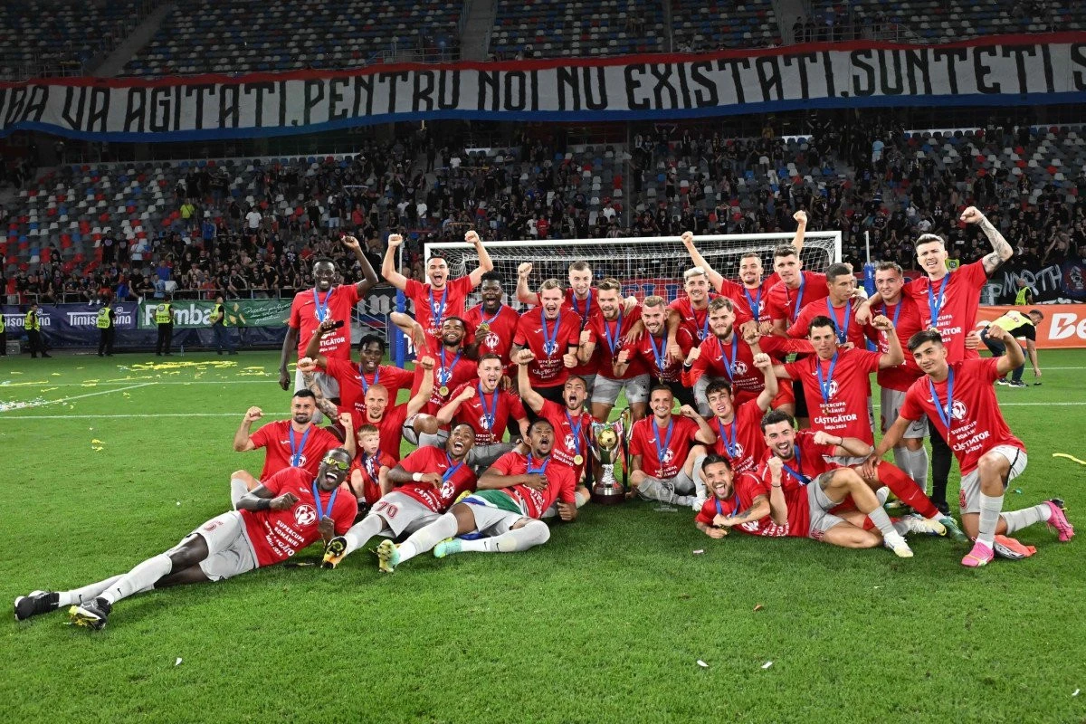 FCSB a cucerit Supercupa României, după 3-0 cu divizionara secundă Corvinul