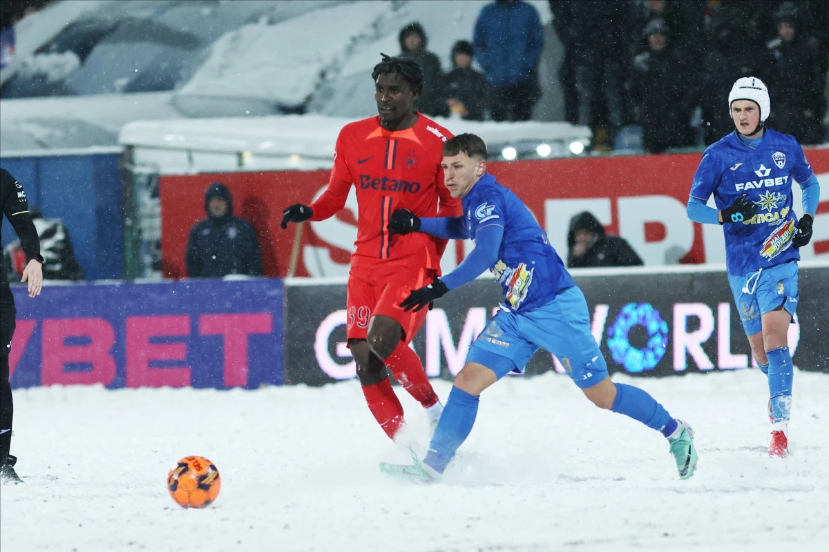 FCSB profită de pasul greșit al CFR-ului și preia șefia în SuperLiga! Trei echipe sunt deja în play-off