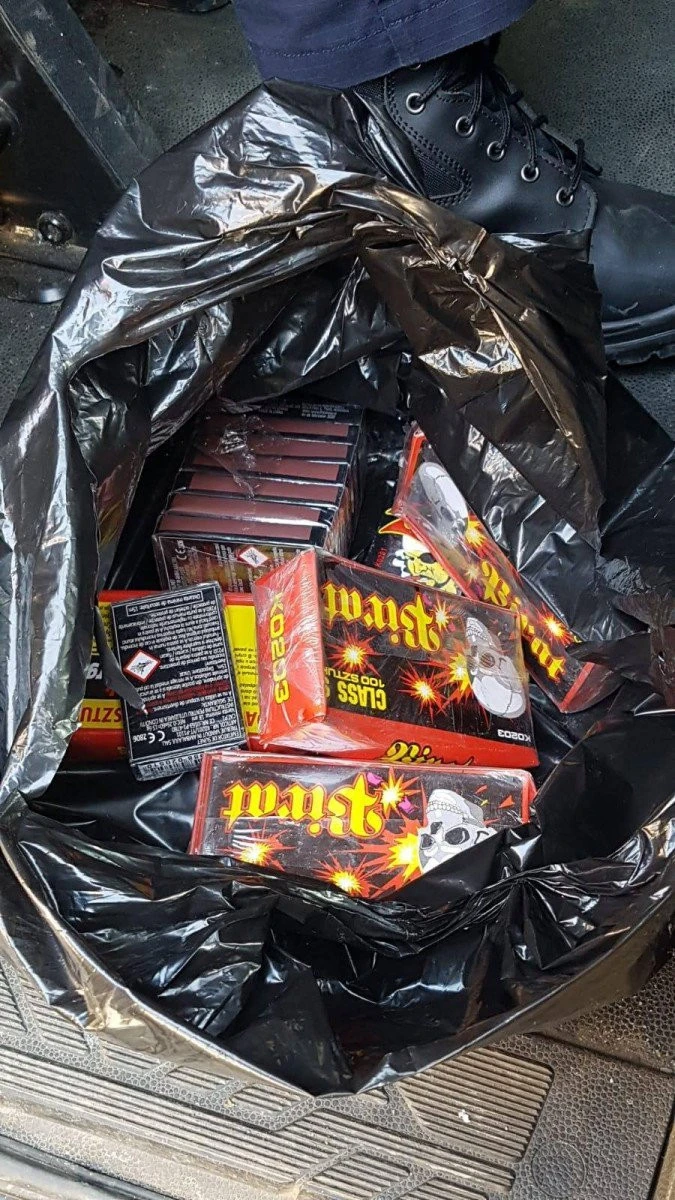 Femeie de 28 de ani, comercializa ilegal materiale pirotehnice cu grad de risc ridicat