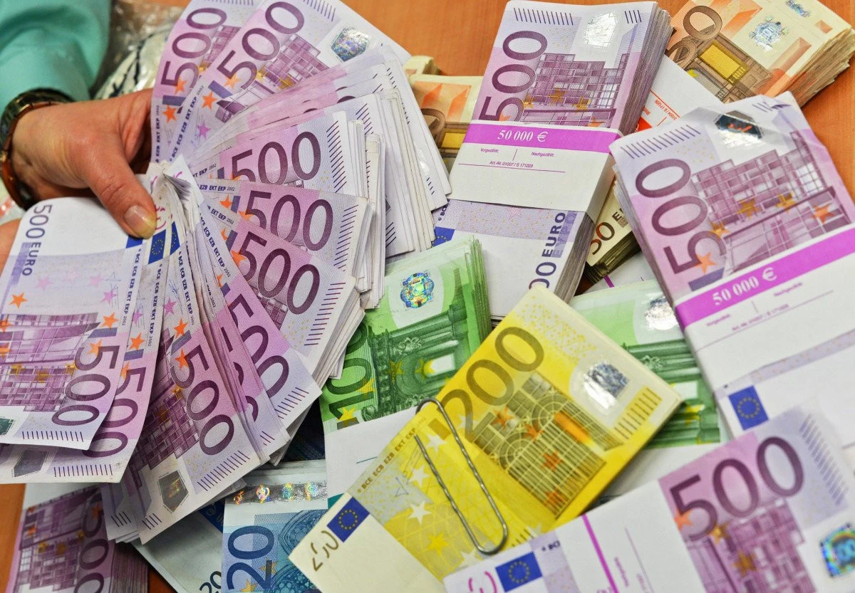 Femeie de 29 de ani din Pilu, și-a excrocat propria rudă, de la care a obținut 5.000 de euro