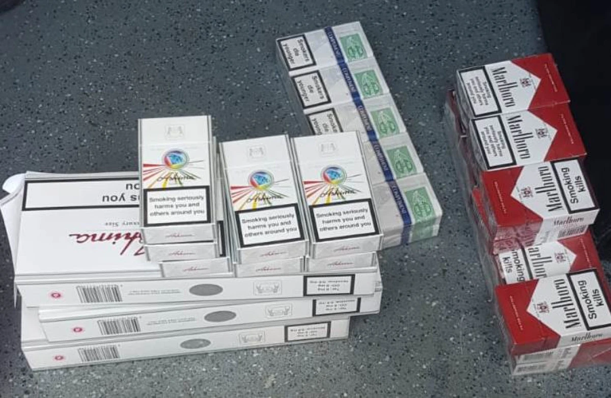 Femeie de 66 de ani, din Satu Mare, prinsă în Piața Catedralei cu țigări de contrabandă