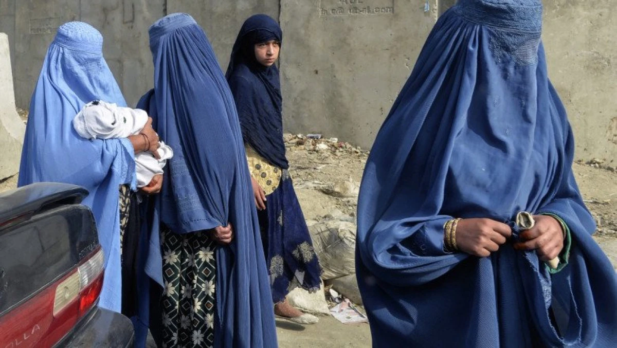 Femeilor afgane li s-a interzis să predea sau să participe la cursuri la Universitatea din Kabul
