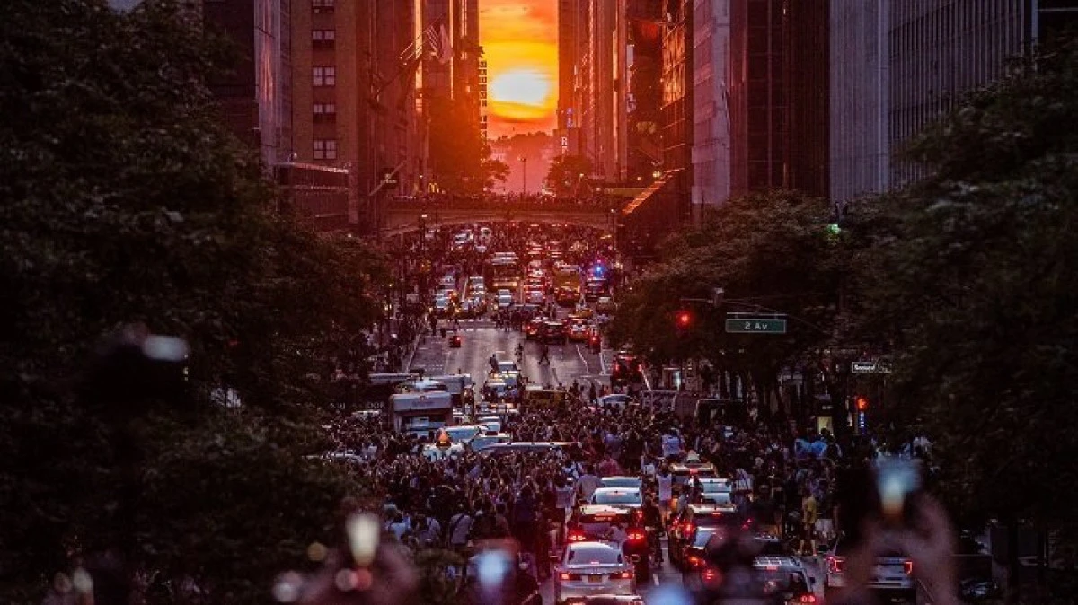 Fenomenul impresionant care atrage an de an mii de oameni la New York
