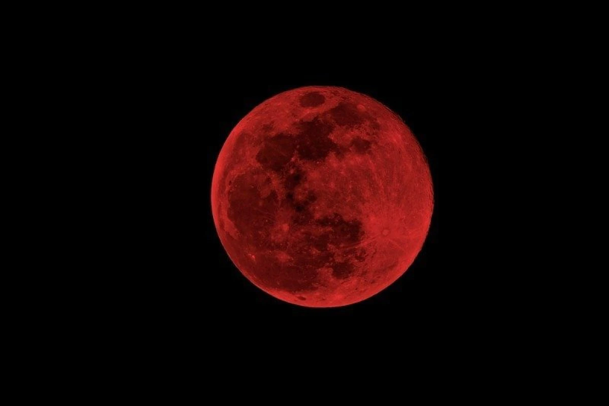 Fenomenul rar care va avea loc în timpul celei mai lungi eclipse totale de Lună