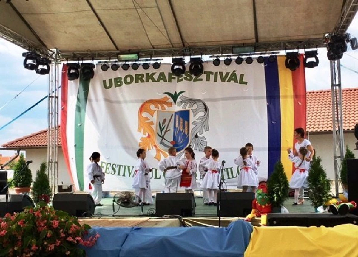 „Festivalul Castraveţilor" la Micherechi, Ungaria 