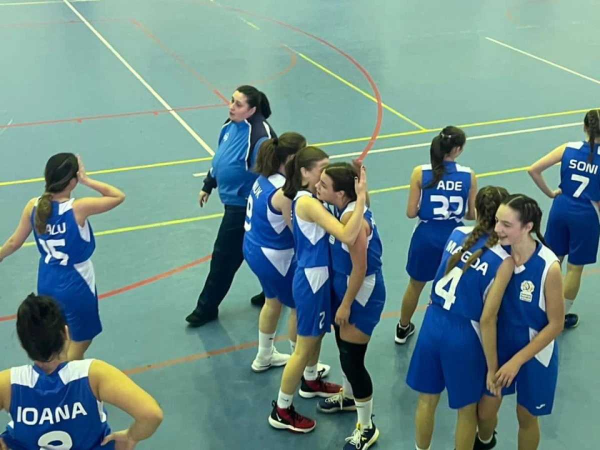 Fetele de la CSŞ Gloria, prima victorie sub coş la U18! Băieţii de la Valbon - succese categorice (FOTO)