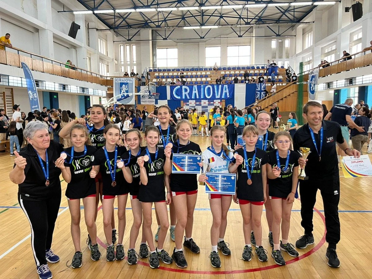 Fetele de la Victoria Nădlac au obținut bronzul național la minivolei