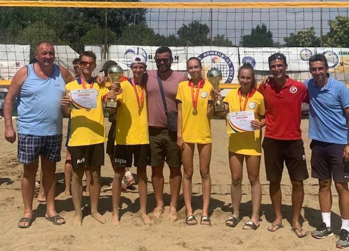 Fetele și băieții de la ProVolei Arad sunt campioni naționali de cadeți la volei pe plajă