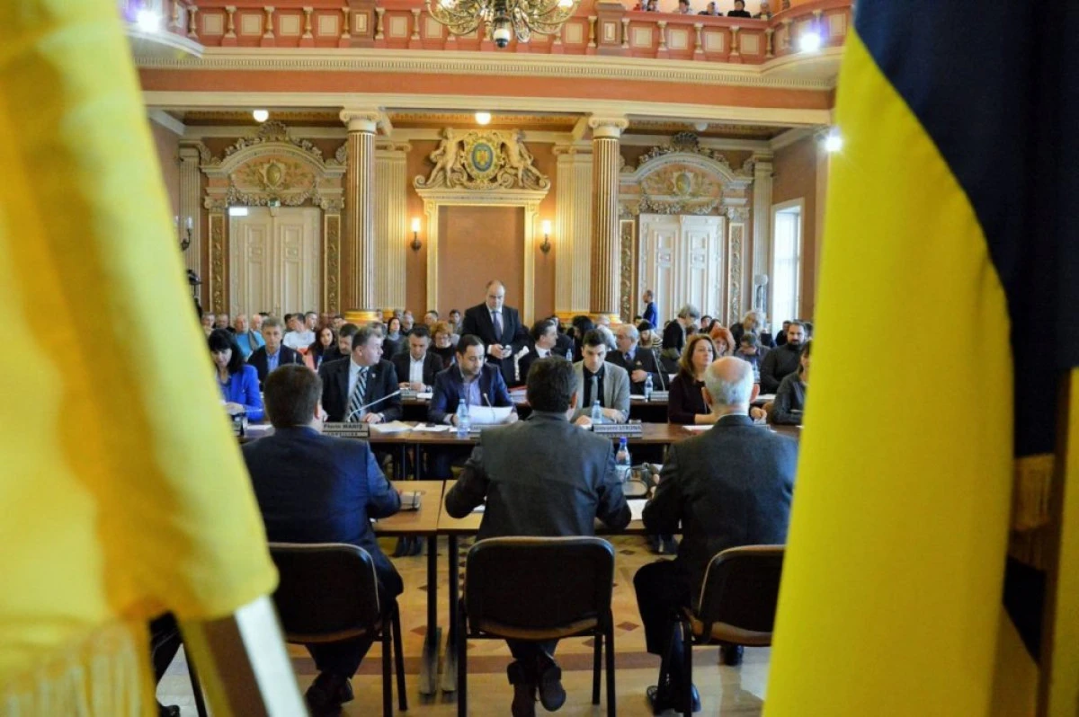 Filme cu proști în CLM: Consilierii PNL au fugit de la votul privind CET-ul. Opoziția convoacă o nouă ședință