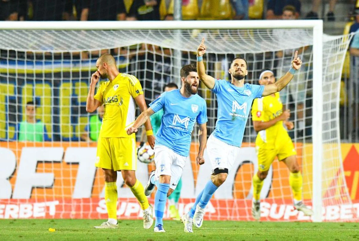 Final de primă etapă, în Superligă: Petrolul pierde la ultima fază şi vine după puncte la Arad!