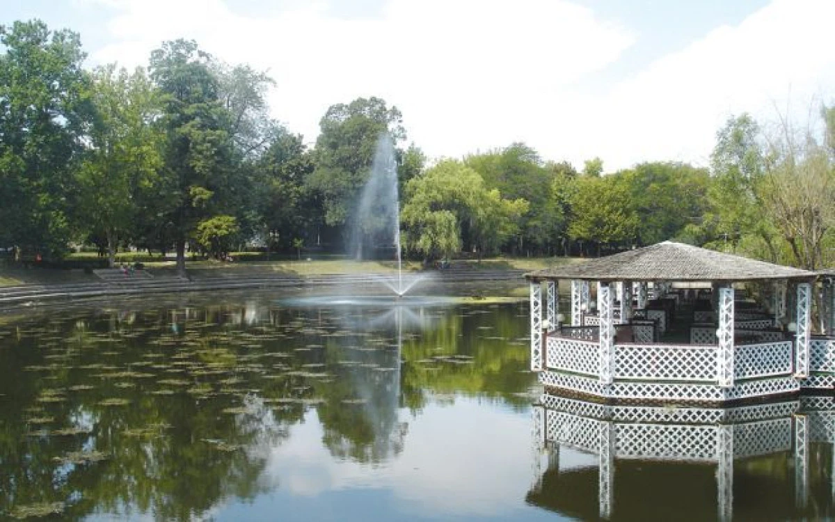 FINAL DE STAGIUNE PE LACUL DE LA PADURICE PENTRU FILARMONICA ARADEANA